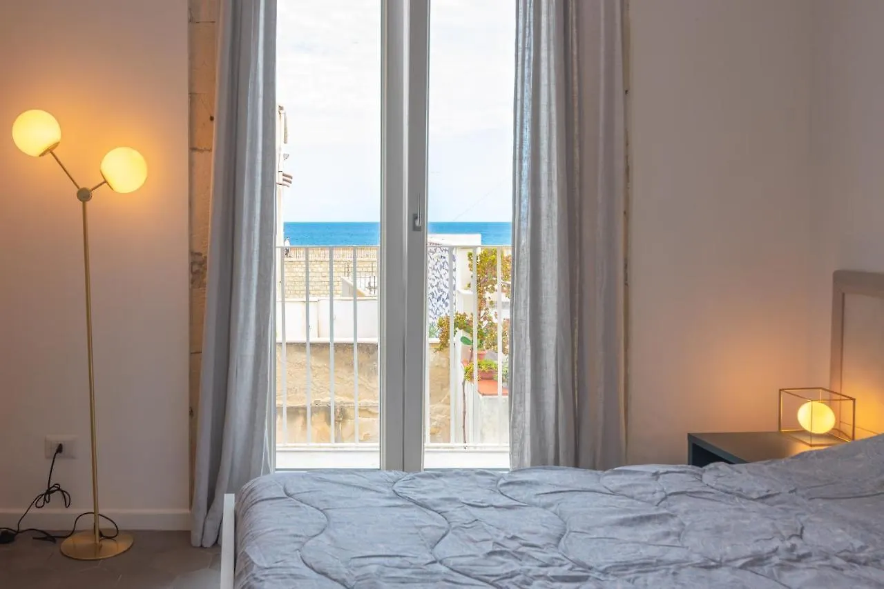 Dimora Di Levante- Ortigia Holidays Syracuse Guest house
